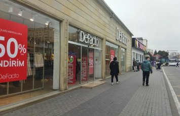 DeFacto закрывает свои магазины в Азербайджане
