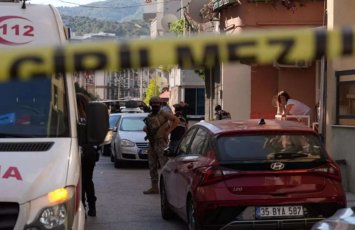 İzmirdəki hücuma görə o yeniyetmənin valideynləri də saxlanıldı