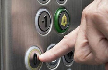 Liftdə köməksiz qalan şəxslər xilas edildi