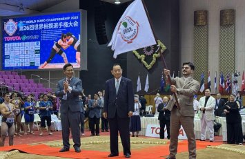 Dünya çempionatının rəsmi bayrağı Azərbaycana təqdim olundu