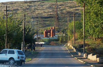 В поселок Гырмызы Базар вернулись 10 семей