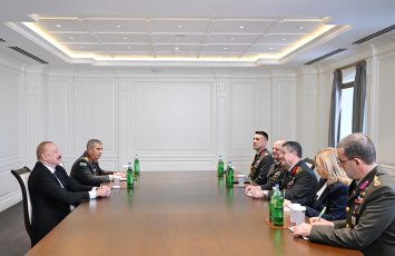 Президент Алиев провел встречу с Сельчуком Байрактароглу-ФОТО