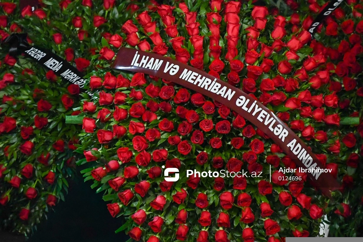 Президент и Первый вице-президент направили венок на церемонию прощания с Джабиром Имановым
