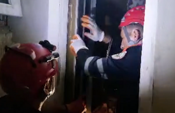 Liftdə qalan şəxslər xilas edildi