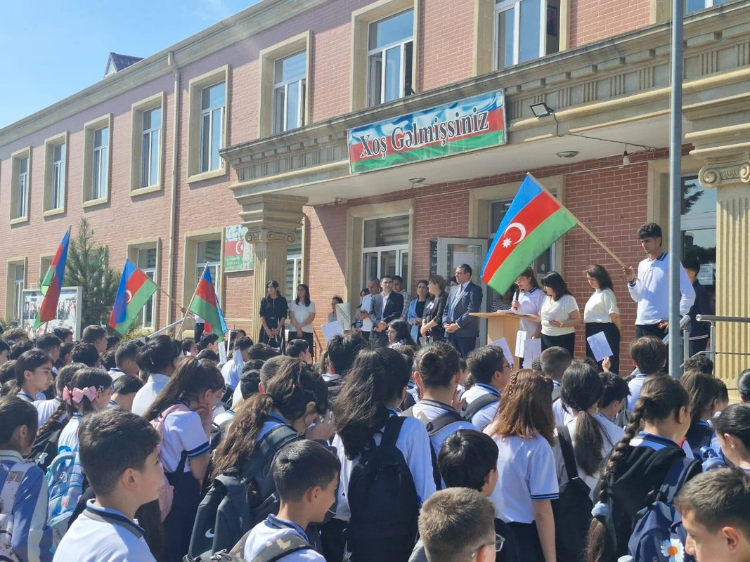 В бакинской школе не хватает учителей: родители бьют тревогу