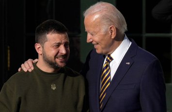Байден назвал Зеленского «занозой в заднице»