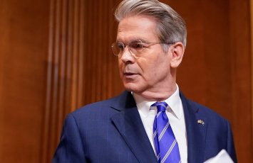Бессент: Шатдаун уже начинает влиять на экономику США