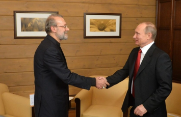 Laricani Putinlə görüşüb, Xameneinin mesajını çatdırıb