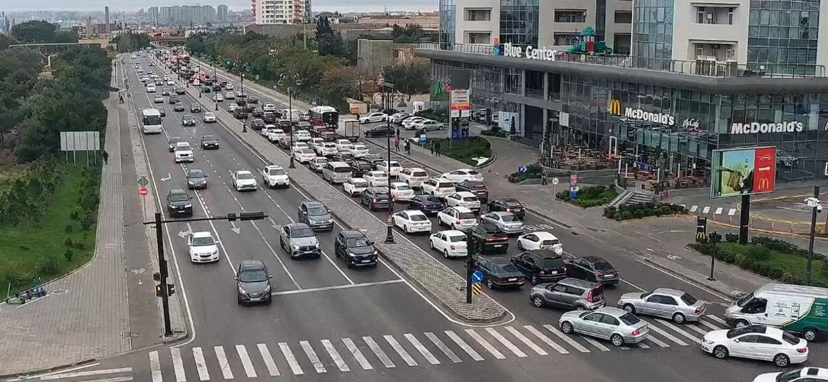 Bu yollarda tıxac var - SİYAHI