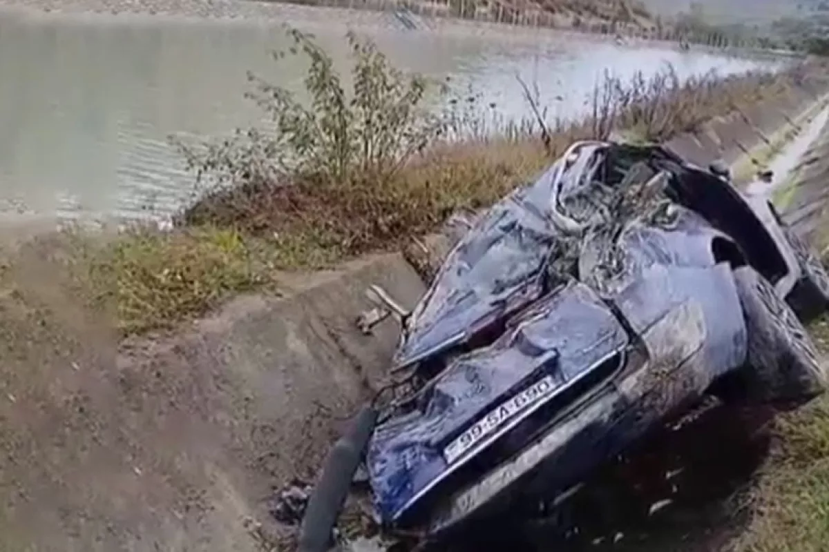 В Гусаре автомобиль опрокинулся в канал, 5 человек получили ранения-ВИДЕО