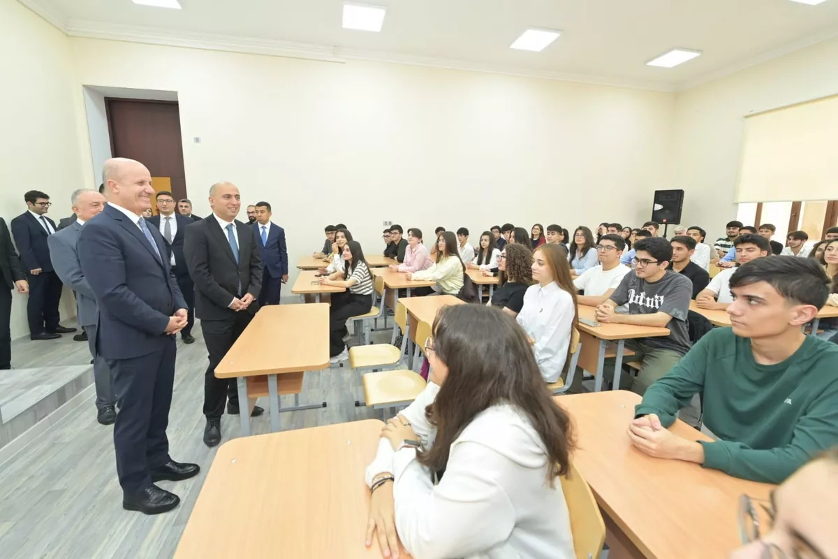 Эмин Амруллаев и Эрол Озвар встретились со студентами Турецко-Азербайджанского университета