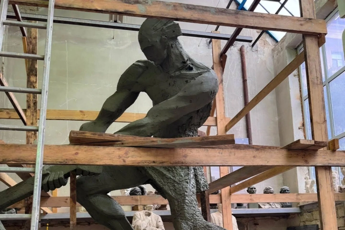 Ağdamın mərkəzi parkında ucaldılacaq Fərhadın heykəlinin GÖRÜNTÜLƏRİ