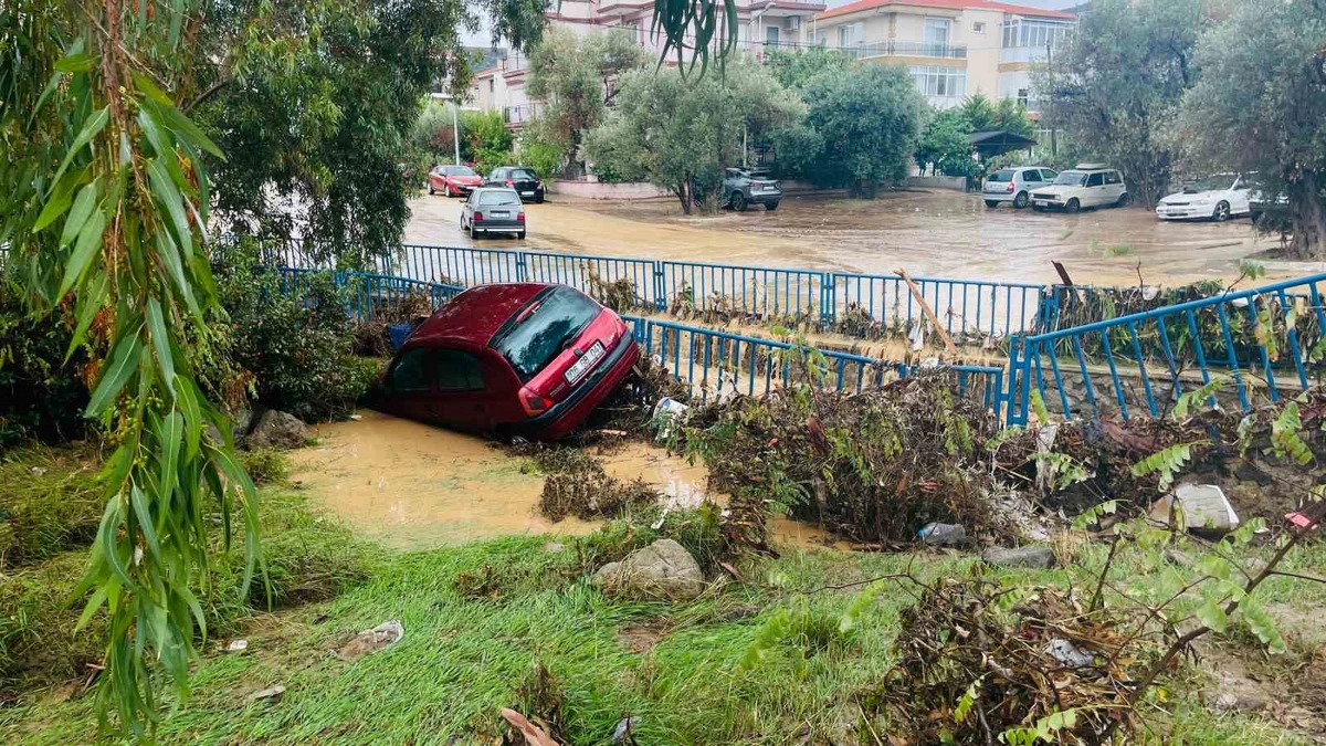 В Турции из-за сильных ливней затопило три города-ВИДЕО