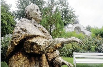 Vanqa mifi – milyonlarla insan hələ də saxta “öncəgörən”in kəramətinə inanır