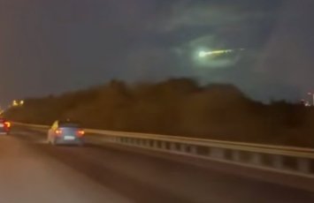 Kütləvi dron hücumundan sonra Moskva üzərindən sirli yaşıl şar da uçdu...+VİDEO