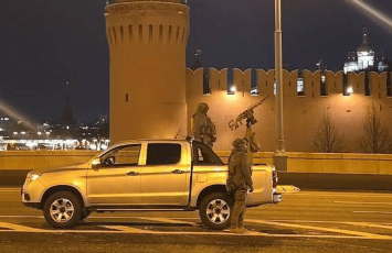 General Kelloqun qızı Kremli mühafizə edənləri gülüş hədəfinə çevirdi...-FOTO