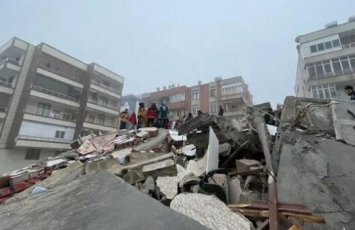 AFAD zəlzələ olan bölgəyə 25 milyon lirə göndərdi