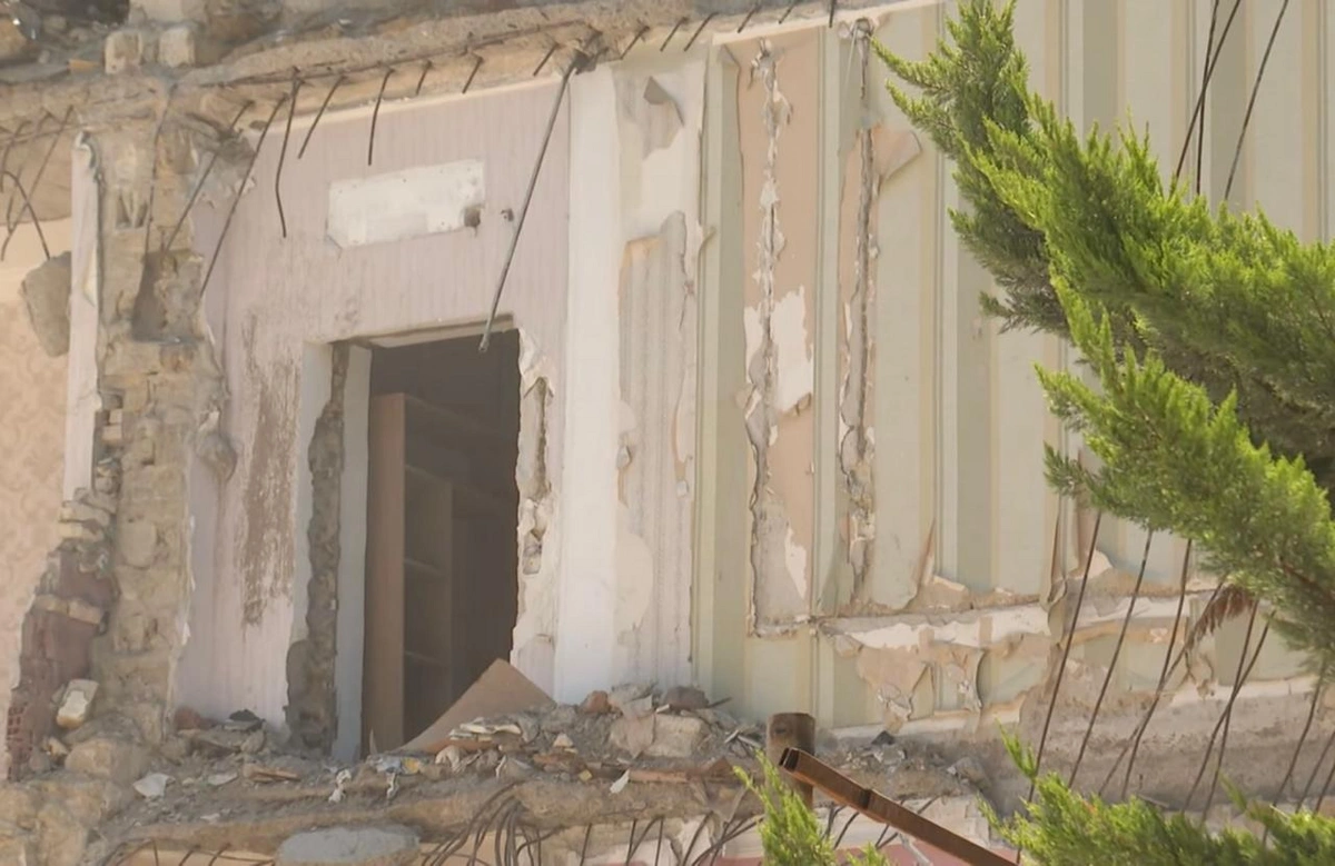 Tikinti şirkəti vətəndaşın evini yerlə bir edib - İDDİA