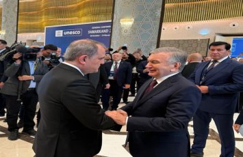 Ceyhun Bayramov Səmərqənddə Şövkət Mirziyoyevlə görüşüb