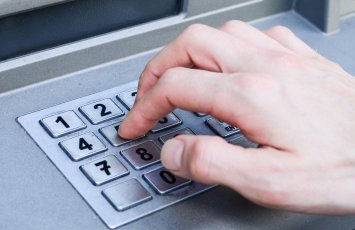 Hərbi və xüsusi rütbəli şəxslərə güzəştli şərtlərlə əmək pensiyası təyin edilmə qaydası təsdiqlənib