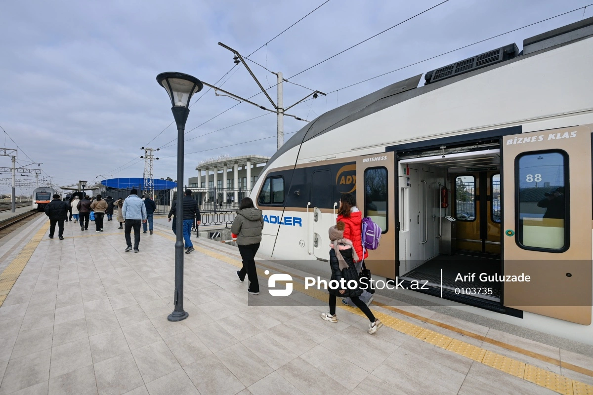 Расписание поезда Сумгайыт - Баку ставит студентов в трудное положение: Приходится ждать два часа