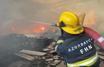 Sumqayıtda beşmərtəbəli yaşayış binasında yanğın baş verib