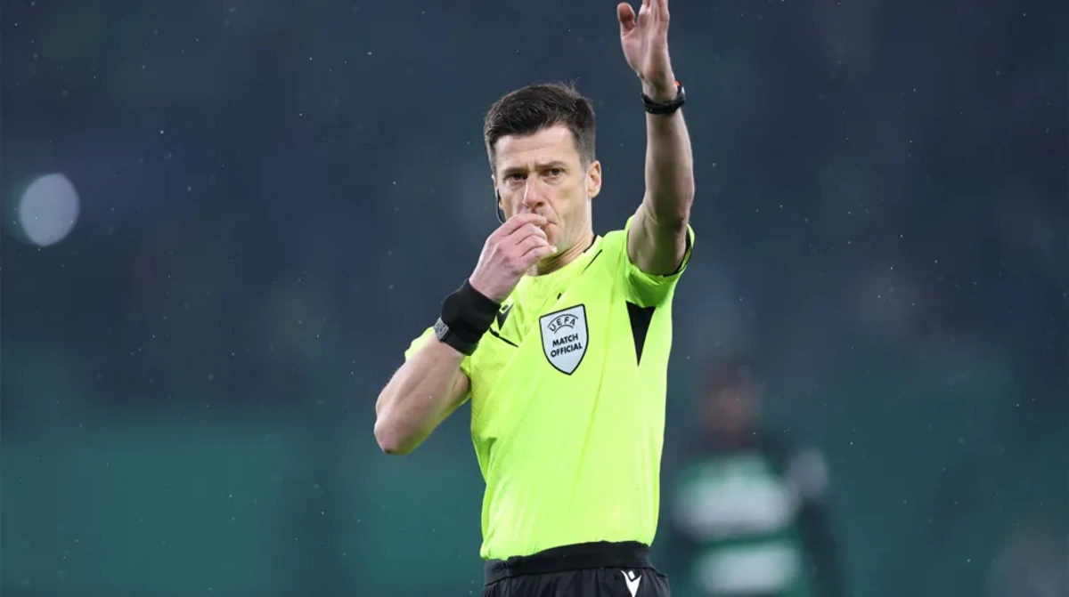 Турецкие болельщики протестуют против назначения французских арбитров на матч 