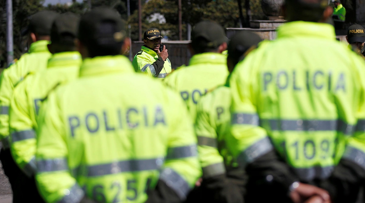 В Колумбии возле полицейского участка взорвалась машина