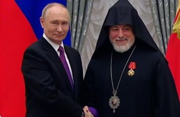 Путин наградил архиепископа Езраса, называемого Пашиняном «агентом КГБ»-ВИДЕО