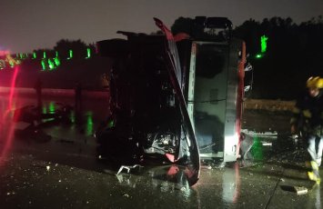 Bakı magistralında evakuator aşdı - VİDEO