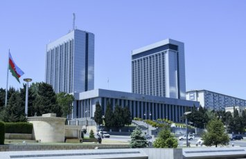 Milli Məclisin iki komitəsi 2026-cı il üçün sosial və iqtisadi layihələri müzakirə edir
