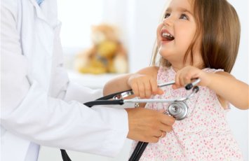 В Азербайджане предлагается включить диспансеризацию детей в ОМС