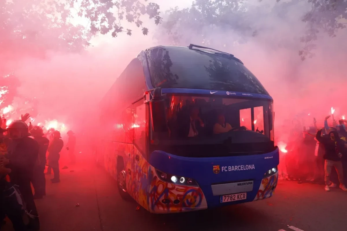 Belçikada “Barselona” azarkeşlərini daşıyan avtobus yanıb