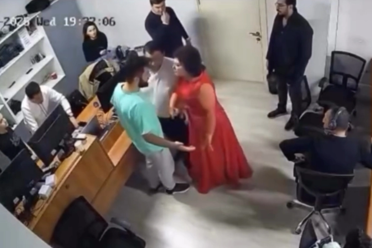 Между Телли Борчалы и сотрудником ARB TV произошёл конфликт: кадры попали на видео