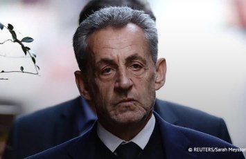 Саркози не ест тюремную пищу из опасения, что в неё могли плюнуть