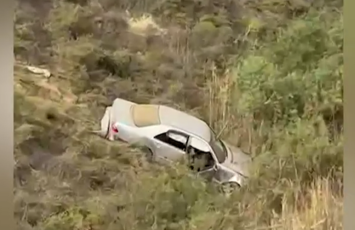 В Баку автомобиль съехал в овраг-ВИДЕО