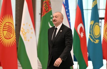 Prezident İlham Əliyev Daşkənddəki Konqres Mərkəzinə gəlib - FOTO