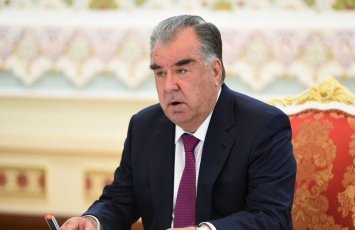 Emoməli Rəhmon Prezident İlham Əliyevi təbrik edib