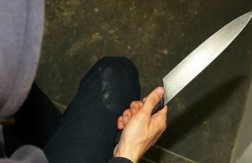 14 yaşlı oğlan 15 yaşı oğlanı qız üstündə öldürübmüş...