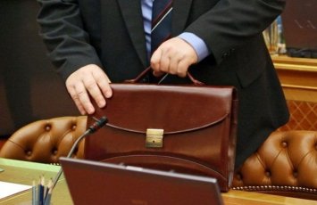 Rektorun 82, prorektorun 84 yaşı var - FOTO