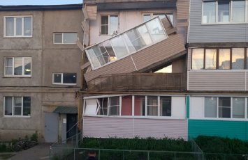 В поселке Говсан балкон дома обрушился вместе с хозяйкой