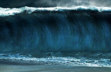 На пляже в США большая волна унесла в океан троих человек