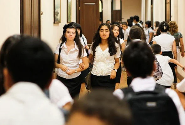 Məktəb direktoru işdən çıxarıldı