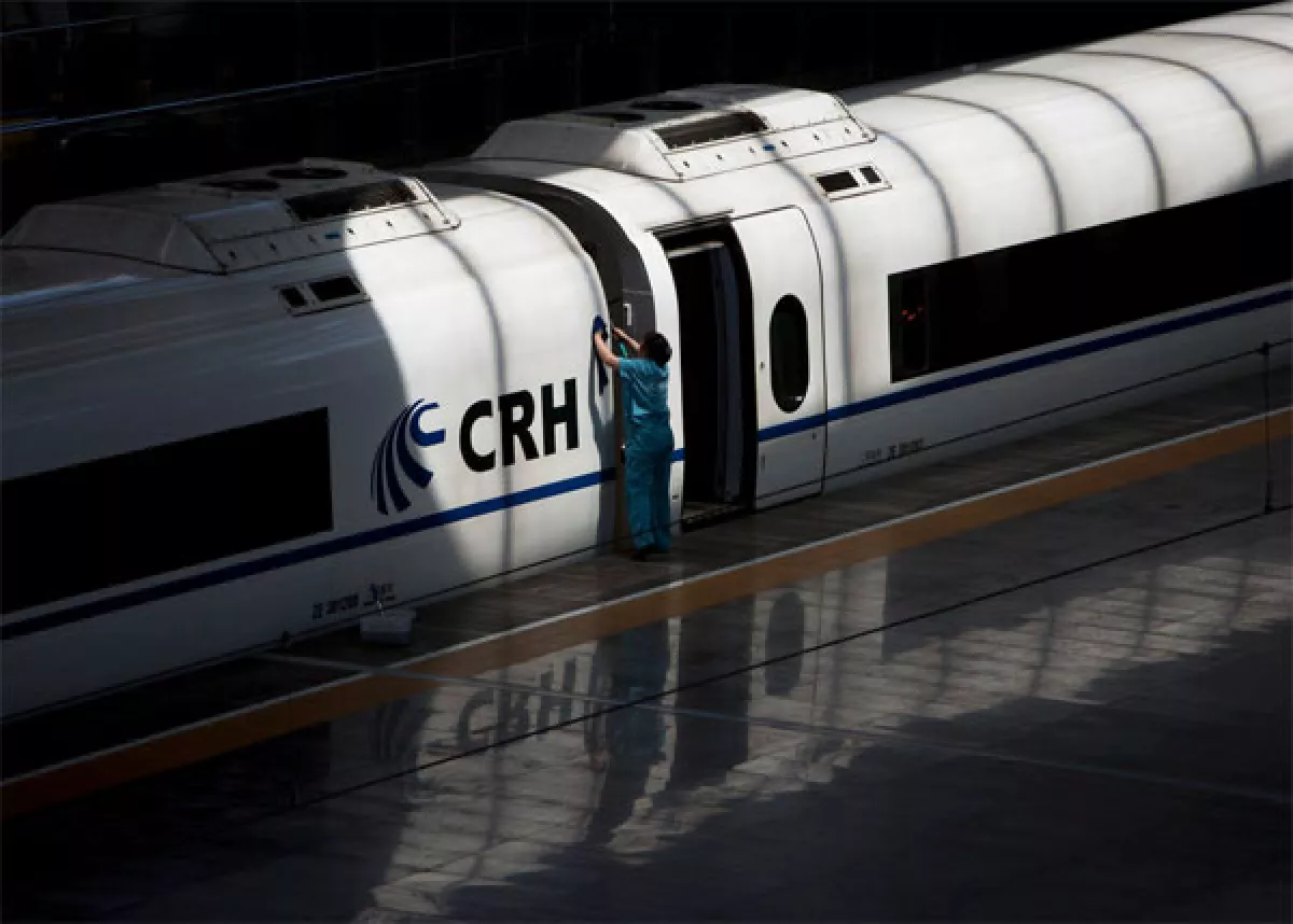 В Китае при наезде поезда погибли 11 человек