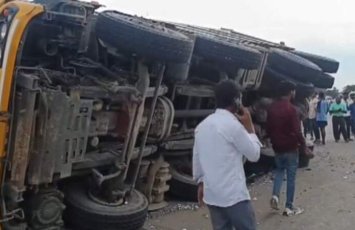 Hindistanda avtobus qəzası: 11 nəfər ölü, 60 yaralı