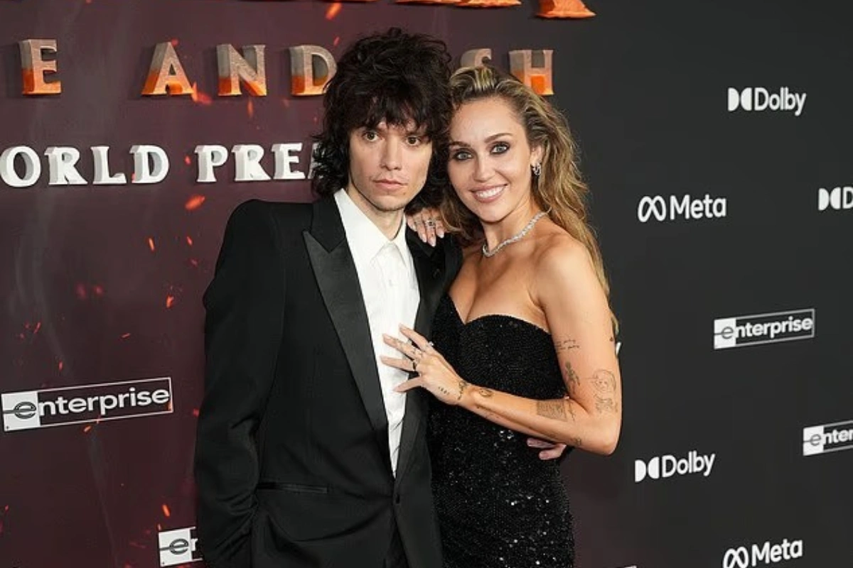 Майли Сайрус намекнула на помолвку с музыкантом Максом Морандо-ФОТО