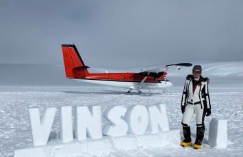Azərbaycanlı alpinist Antarktidanın ən yüksək zirvəsini fəth etdi - FOTO