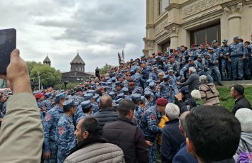 Ermənistanda Rusiyaya birləşməyi təklif edən eks-merin tərəfdarları həbs edildi...