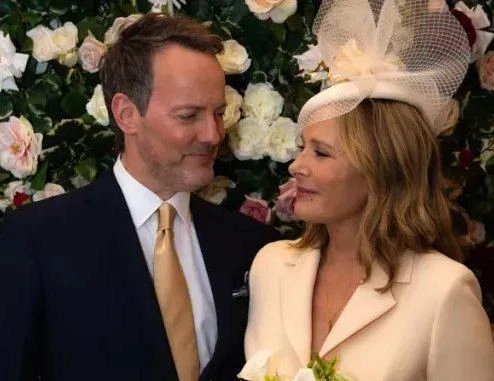 Актриса Ким Кэттролл тайно вышла замуж в Лондоне: как прошла свадьба и что выбрали молодожены-ФОТО