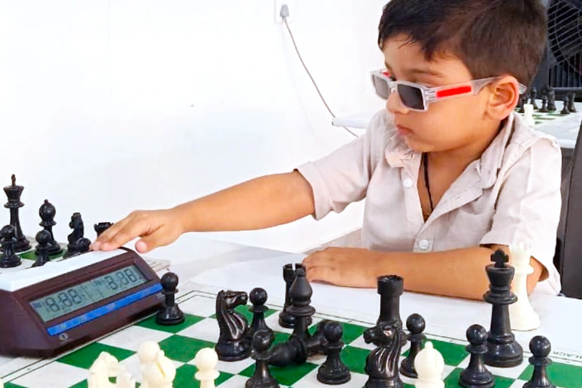 Üç yaşlı hindistanlı şahmatçı rekorda imza atdı